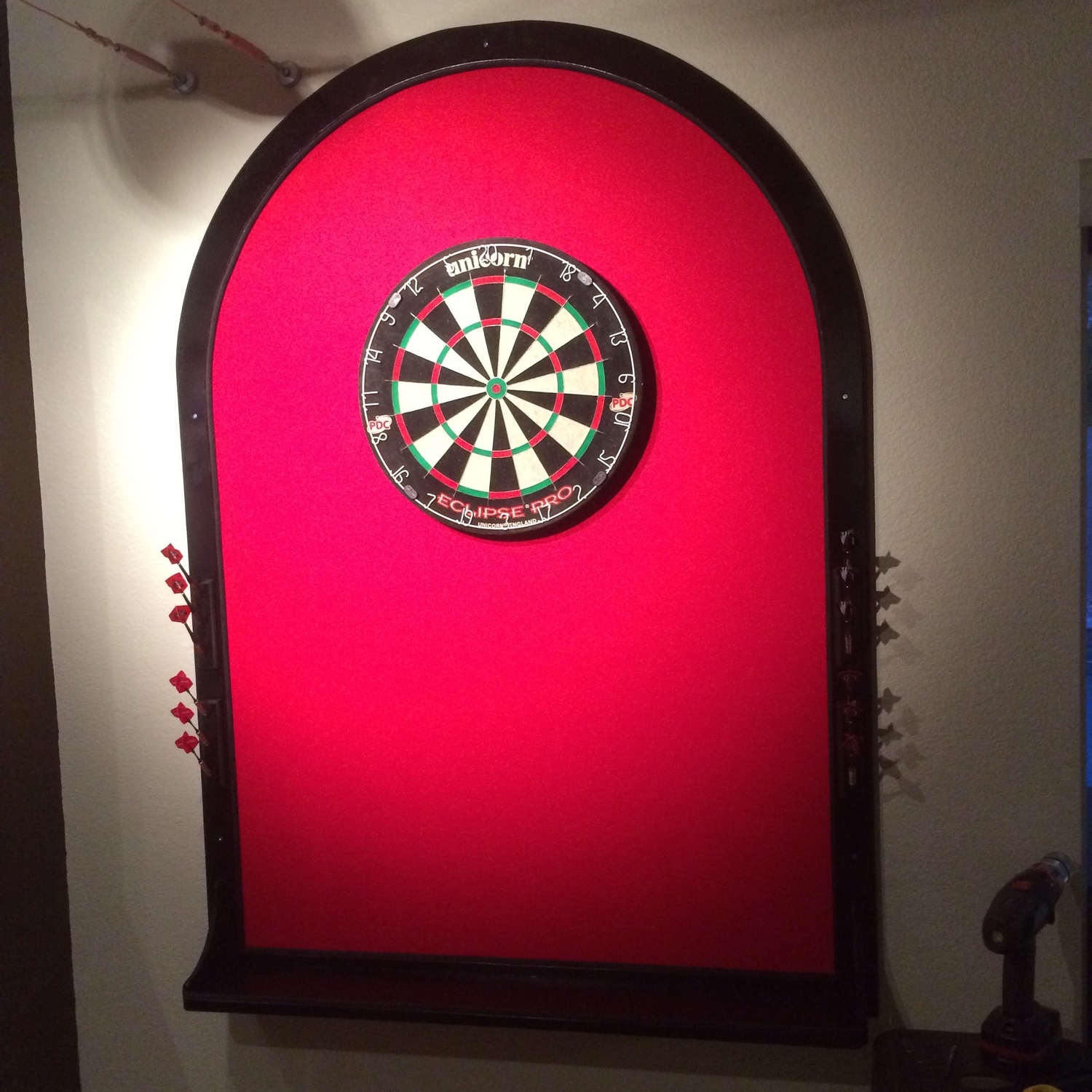 Finished dartboard&nbsp;backstop with red felt and black paint