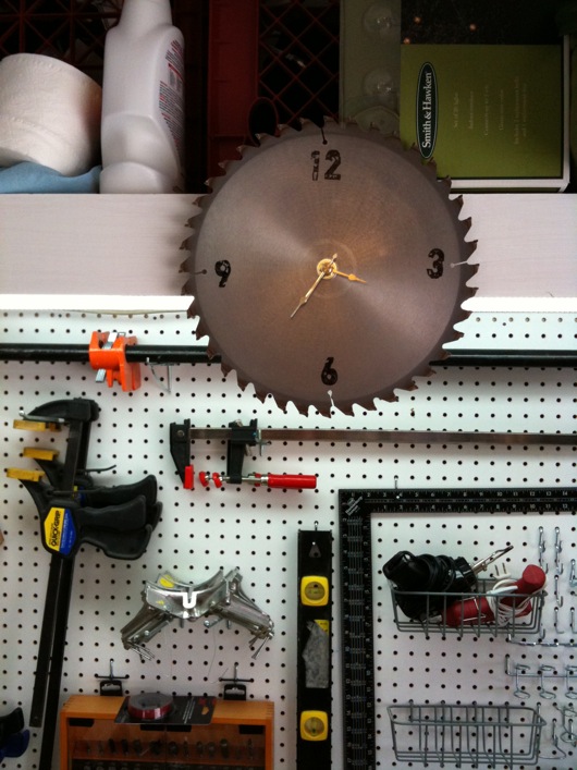 Sharp Clock (Saw Blade Recycling)